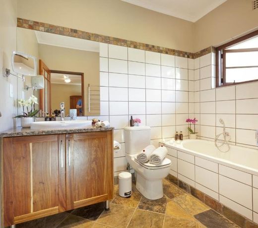 Twin Thorns Guesthouse