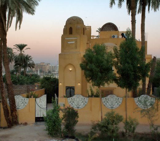 Jewel of The Valley Howard Carter Hotel