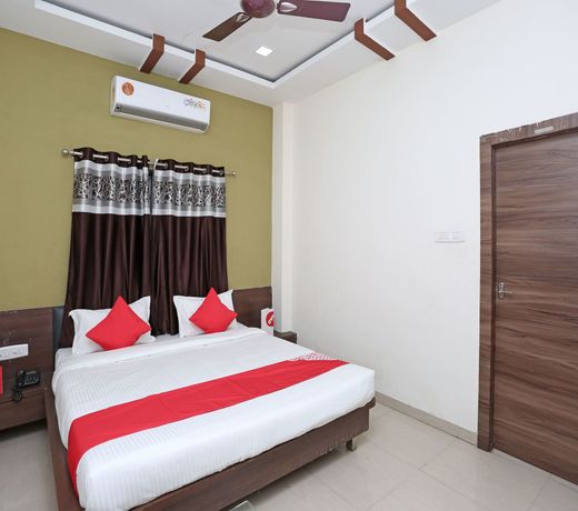 OYO 12376 Hotel Dhanraj