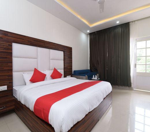 OYO 16009 Rock Villa