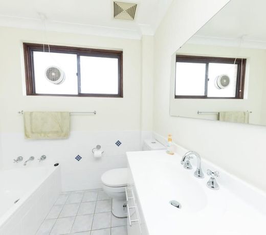 Lakeshore Lodge unit 11