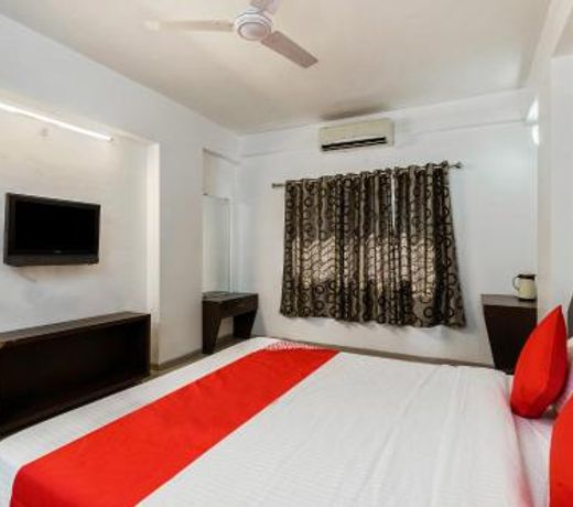 OYO 24115 Flagship Hotel Rajwada