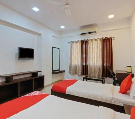 OYO 24115 Flagship Hotel Rajwada