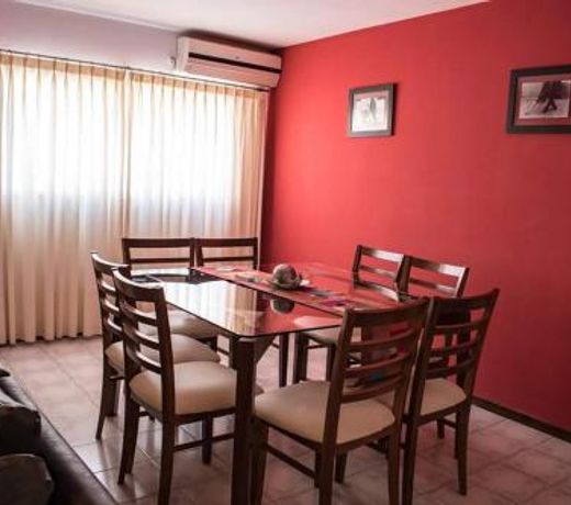 AMPLIO DEPARTAMENTO -EXCELENTE UBICACION- CON COCHERA