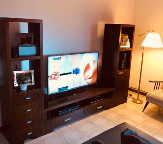 AMPLIO DEPARTAMENTO -EXCELENTE UBICACION- CON COCHERA