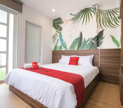 RedDoorz Plus @ Tran Quang Khai Street