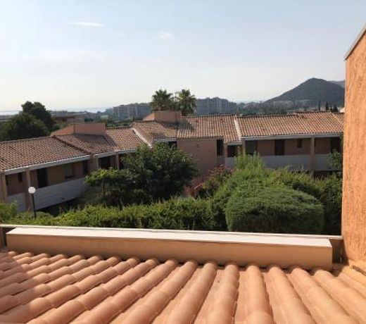 Appt T2 refait Ã  neuf - vue mer dans residence avec piscine