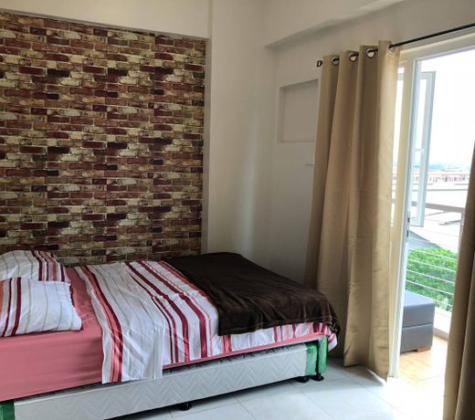 Quezon City Space w/ Fast WIFI and Netflix