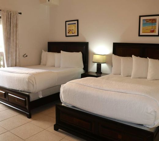 Cozy condo in Tiki complex with private beach access