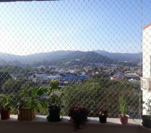 Apartamento amplo, arejado e com ótima localização