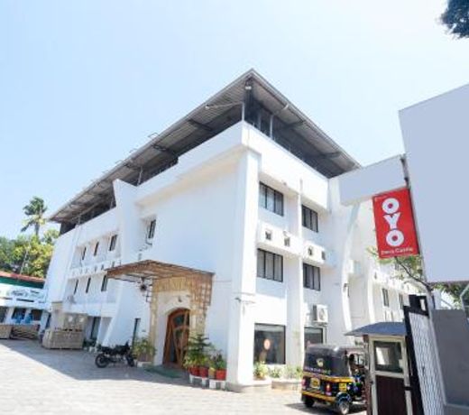 Capital O 19742 Hotel Dona Castle