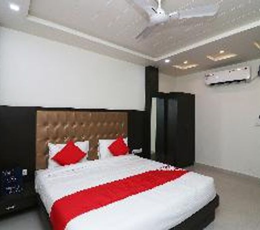 OYO 22979 Saffron Hotel