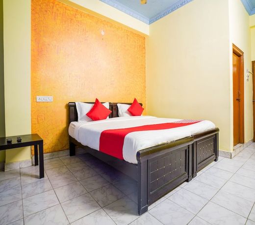 OYO 19121 V G Guest House