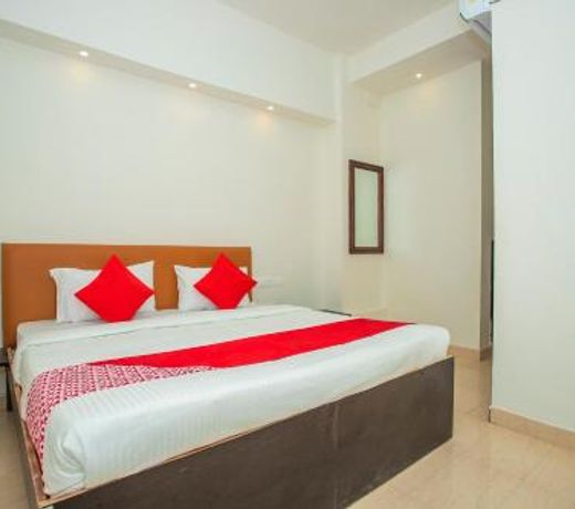 OYO 18544 Amm Residency