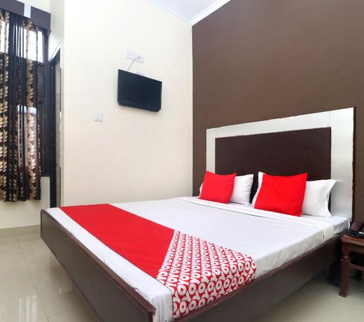 OYO Flagship 19355 Hotel Blessing Inn
