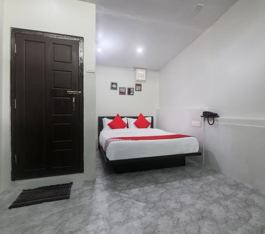 OYO 19292 55 Pillars House