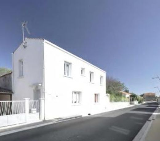 MAISON AU CÅUR DU VILLAGE