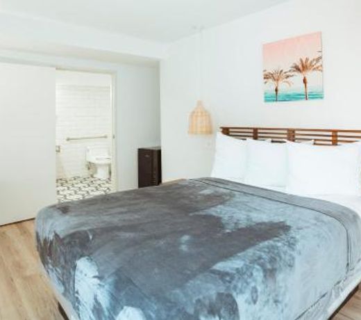The Belmont Shore Inn