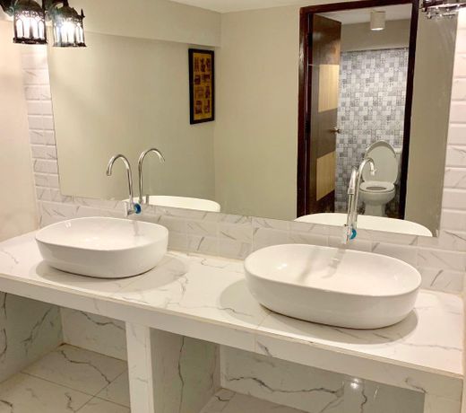 You Empire Hostel & Bar