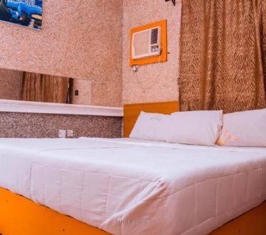 Double One Suites & Lodge