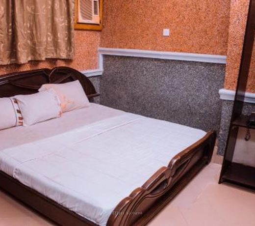 Double One Suites & Lodge