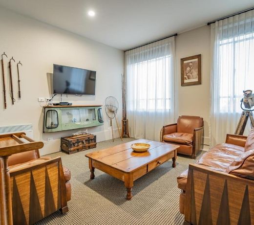 Poshtel