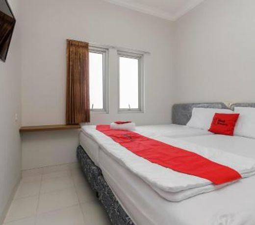 RedDoorz near Central Park Mall