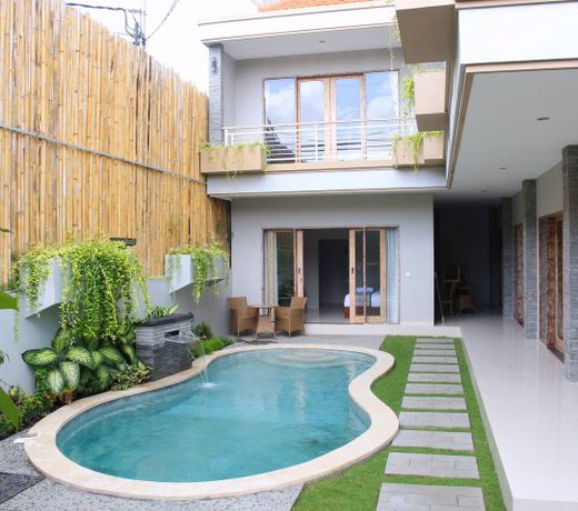 Rusty Seminyak