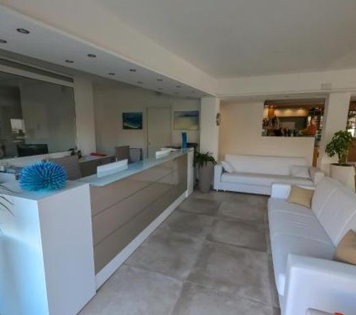 La Contessa Pool & Sea View