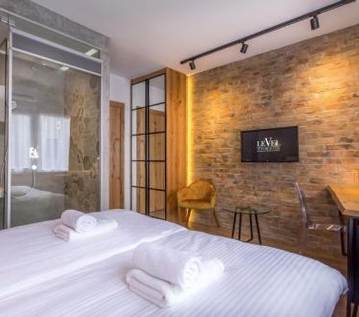 Level Luxury Suites