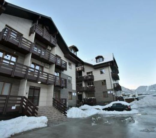 Apartment Sky and Mountains