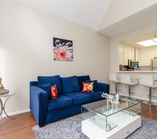 Hollywood Lights Apartment