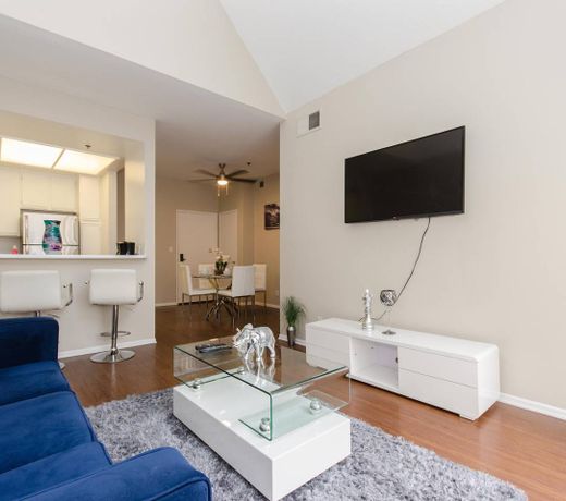 Hollywood Lights Apartment