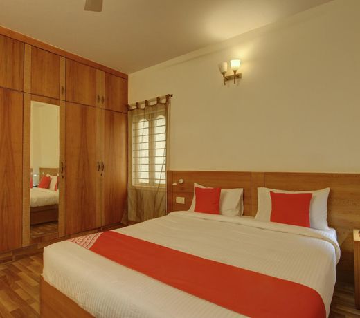 OYO 24935 Aiwan E Ashraf Suites