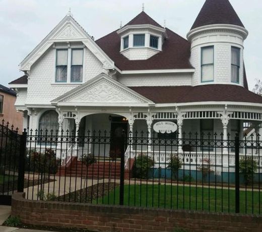 Lodi Hill House Bed and Breakfast