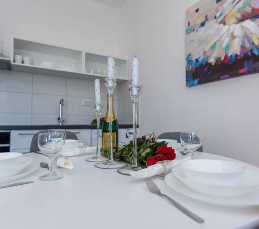 ROYAL CHOICE WITH POOL