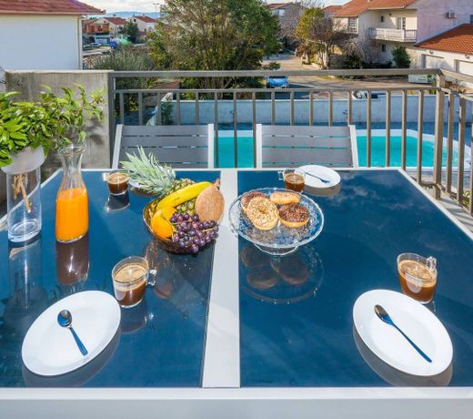 ROYAL CHOICE WITH POOL