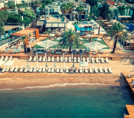 Moyo Luxury Hotel & Beach
