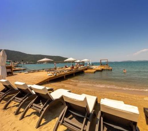 Moyo Luxury Hotel & Beach