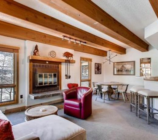 Elegantly Styled Plaza Condo Condo