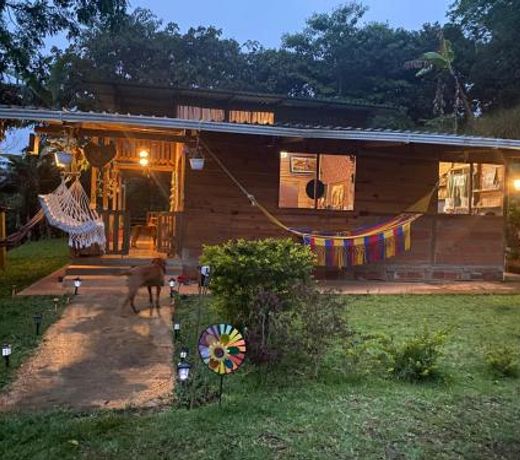 LA CASA DEL BOSQUE Via SALADITO
