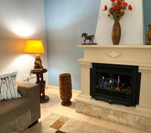 VILLA ALICIA with priv pool, beautiful garden and shady veranda- 5 min to the beach