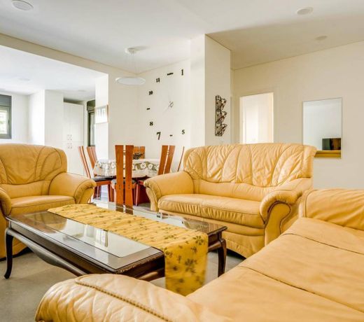 Luxury apartment next to the beach