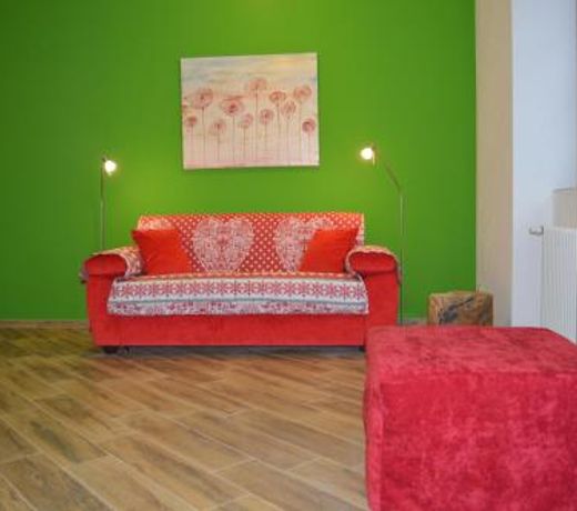 Parravicini Red Flower apartment