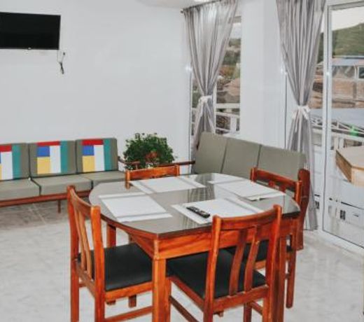 Bello Apt Buga con Bella vista y refrescante Brisa
