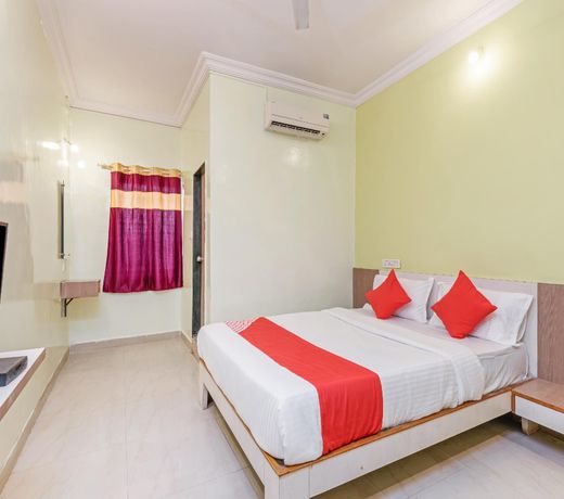 OYO 22817 Hotel Dream Line