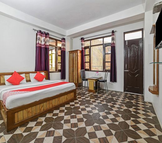 OYO 24660 Mahasu Villa