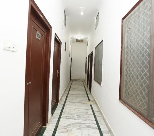 OYO 25043 Hotel Karma