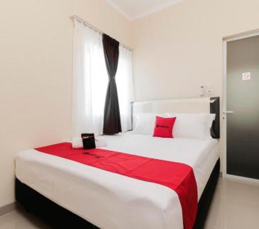 RedDoorz near Soekarno Hatta Airport