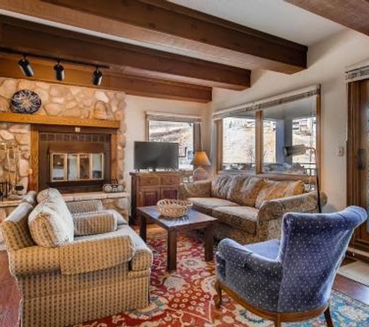 Mountain Views From This Plaza Condo - Sleeps 6 Condo